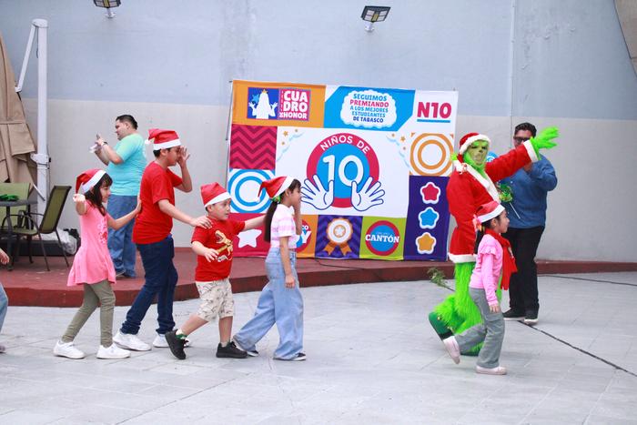 N10 y Santa Claus 2025